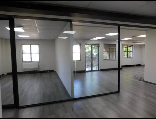 188M² OFFICE TO LET IN HYDE PARK